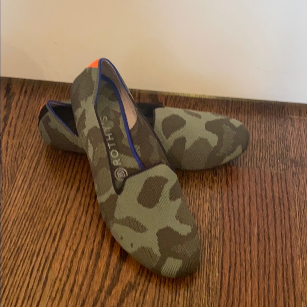 I’m selling shoes